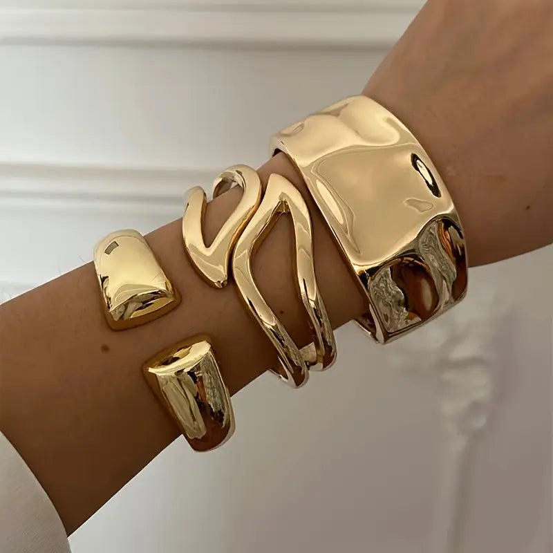 3pcs Women's Metal Bracelet Set - Golden Hammer Pattern, Irregular High-Quality Holiday Bracelet Set with Star & Moon Charms